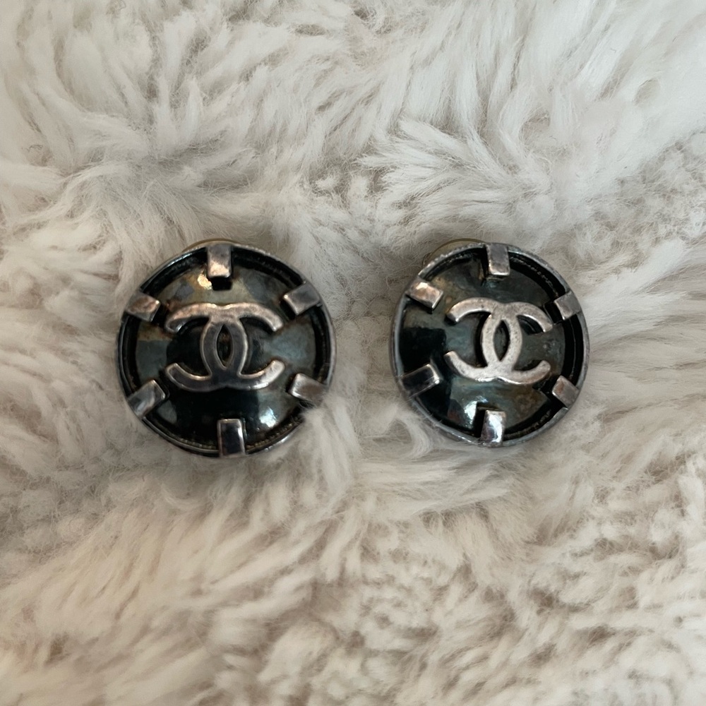 🖤EUC🩶 CHANEL Black and Silver Tone Coco Mark Earrings - Gorgeous!!